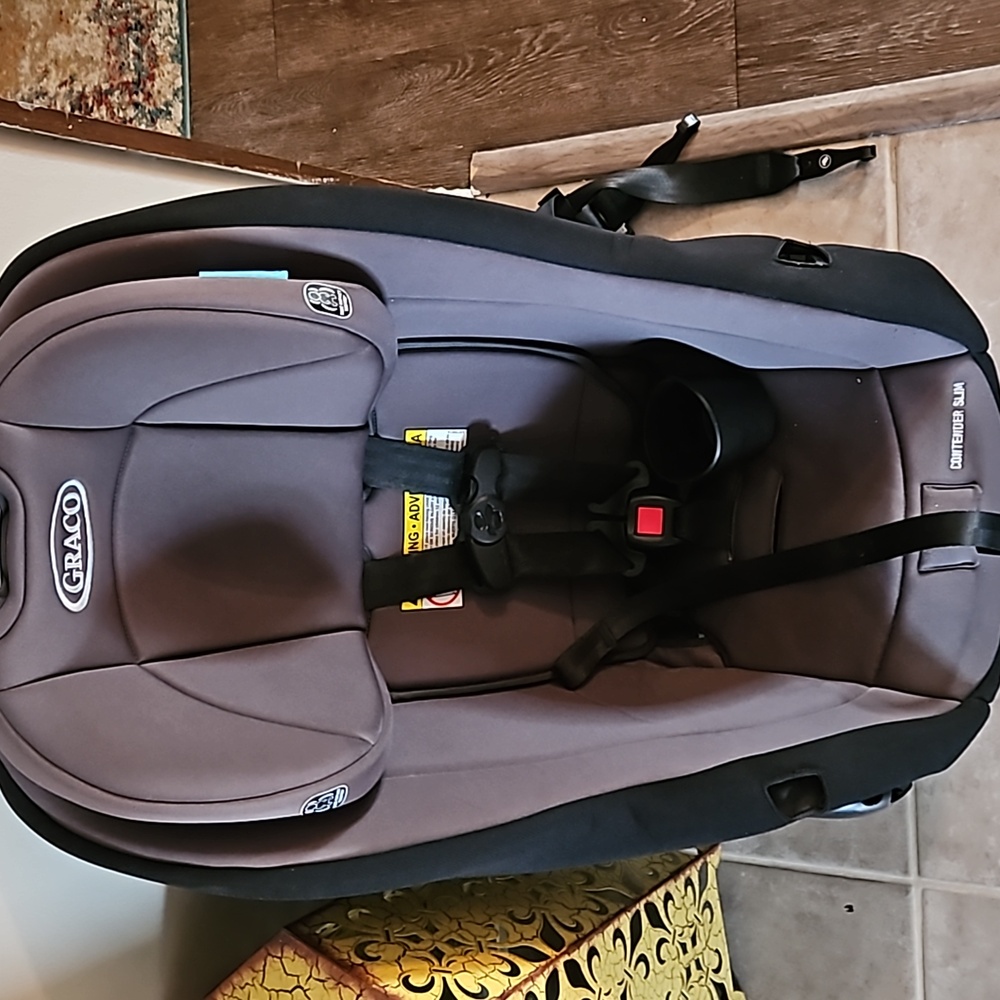 Graco car seat contender slim. Grey and black
